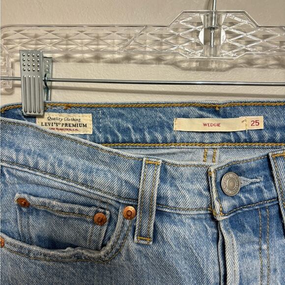 Levi’s Premium Wedgie Jeans Light Wash Raw Hem - Size 25 - Picture 3 of 7